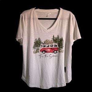 Maurice’s nwot Christmas t shirt